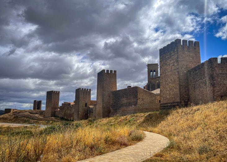 Cerco de Artajona, Spain